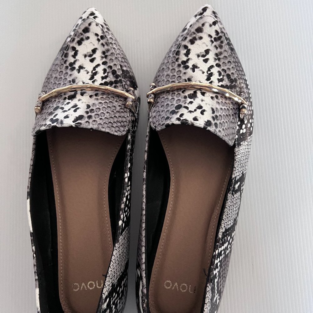 NOVO  Size 9 Snakeskin Black &  White ,Gold Detail Flat Shoes - Picture 14 of 15